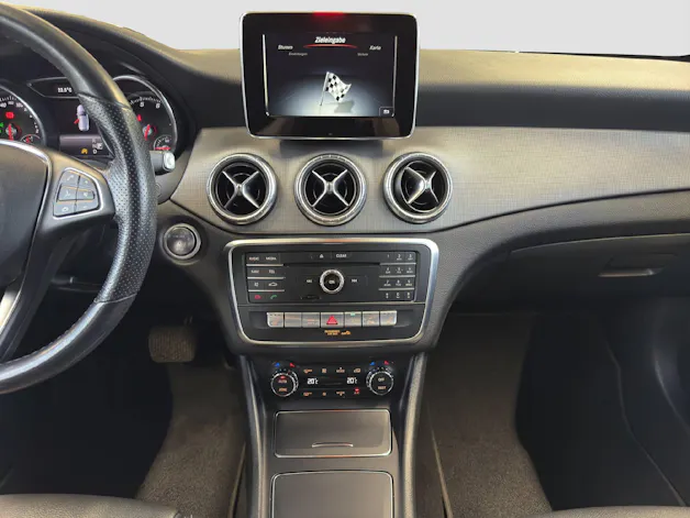 MERCEDES-BENZ CLA 220 Urban 4MATIC Shooting Brake
