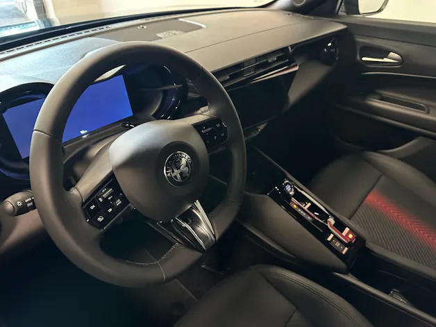ALFA ROMEO Junior BEV 156 54kWh Speciale + Tech