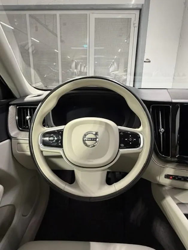 VOLVO XC60 2.0 B4 MH Plus Bright AWD