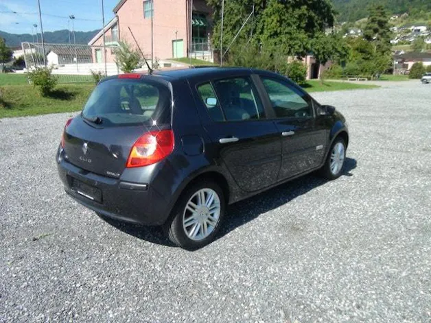 RENAULT Clio Initiale Paris 2.0 16V 138 PS