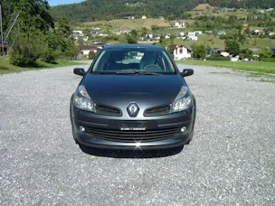 RENAULT Clio Initiale Paris 2.0 16V 138 PS