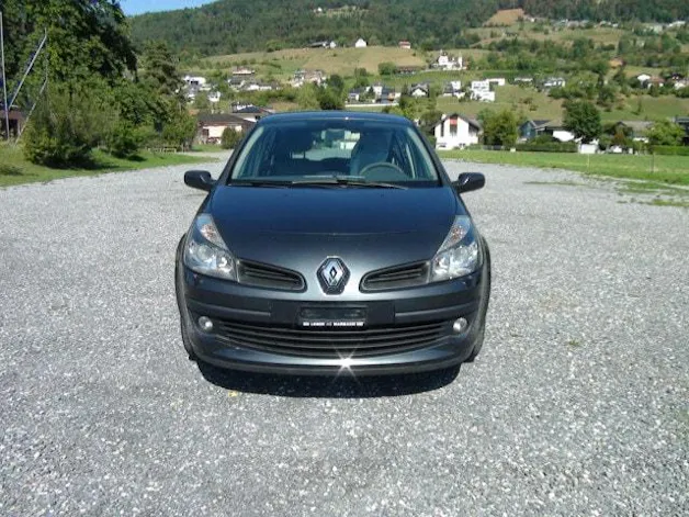 RENAULT Clio Initiale Paris 2.0 16V 138 PS