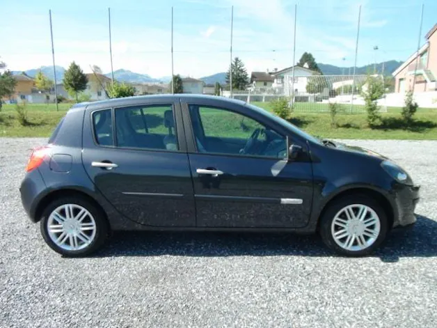 RENAULT Clio Initiale Paris 2.0 16V 138 PS