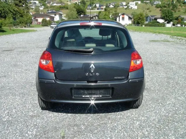 RENAULT Clio Initiale Paris 2.0 16V 138 PS