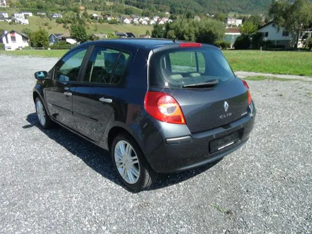 RENAULT Clio Initiale Paris 2.0 16V 138 PS