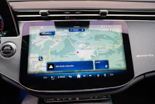 MERCEDES-BENZ E 53 Hybrid AMG 4matic+ / Beleuchteter Kühlergrill / Panorama / Burmester