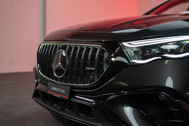 MERCEDES-BENZ E 53 Hybrid AMG 4matic+ / Beleuchteter Kühlergrill / Panorama / Burmester