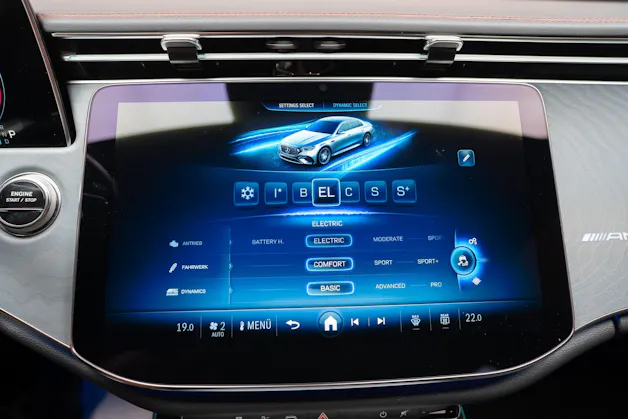 MERCEDES-BENZ E 53 Hybrid AMG 4matic+ / Beleuchteter Kühlergrill / Panorama / Burmester