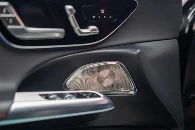 MERCEDES-BENZ E 53 Hybrid AMG 4matic+ / Beleuchteter Kühlergrill / Panorama / Burmester
