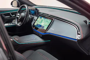 MERCEDES-BENZ E 53 Hybrid AMG 4matic+ / Beleuchteter Kühlergrill / Panorama / Burmester