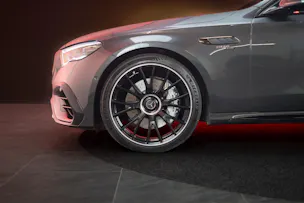 MERCEDES-BENZ E 53 Hybrid AMG 4matic+ / Beleuchteter Kühlergrill / Panorama / Burmester