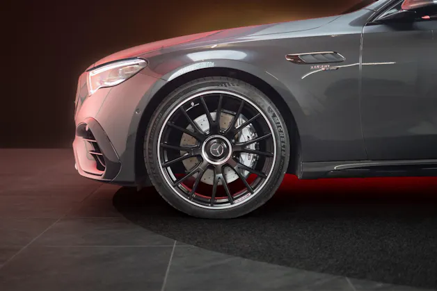 MERCEDES-BENZ E 53 Hybrid AMG 4matic+ / Beleuchteter Kühlergrill / Panorama / Burmester