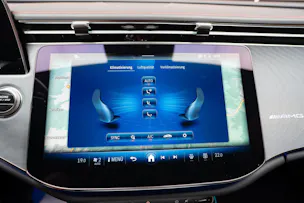 MERCEDES-BENZ E 53 Hybrid AMG 4matic+ / Beleuchteter Kühlergrill / Panorama / Burmester