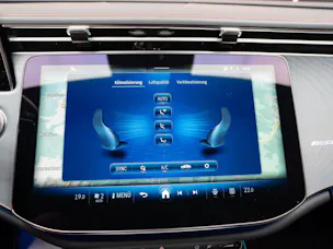 MERCEDES-BENZ E 53 Hybrid AMG 4matic+ / Beleuchteter Kühlergrill / Panorama / Burmester