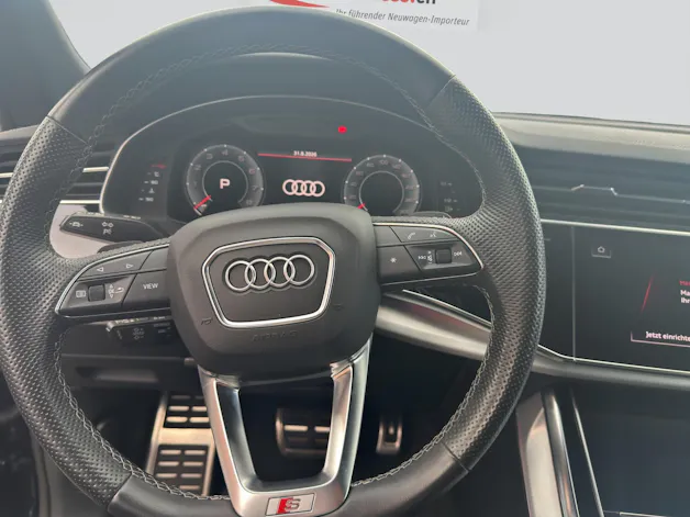 AUDI Q8 55 S-Line 3.0 TFSI quattro BLACK