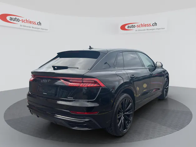 AUDI Q8 55 S-Line 3.0 TFSI quattro BLACK