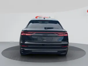 AUDI Q8 55 S-Line 3.0 TFSI quattro BLACK