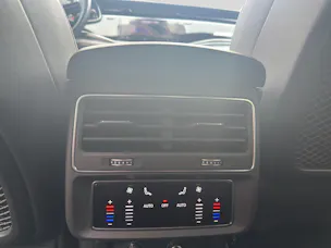 AUDI Q8 55 S-Line 3.0 TFSI quattro BLACK