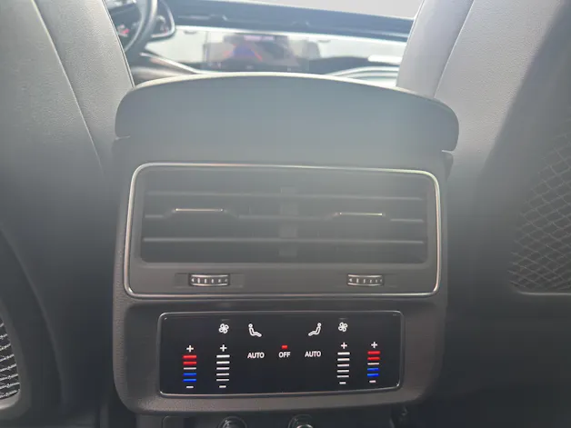 AUDI Q8 55 S-Line 3.0 TFSI quattro BLACK