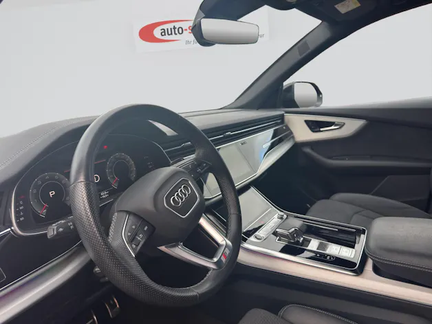 AUDI Q8 55 S-Line 3.0 TFSI quattro BLACK