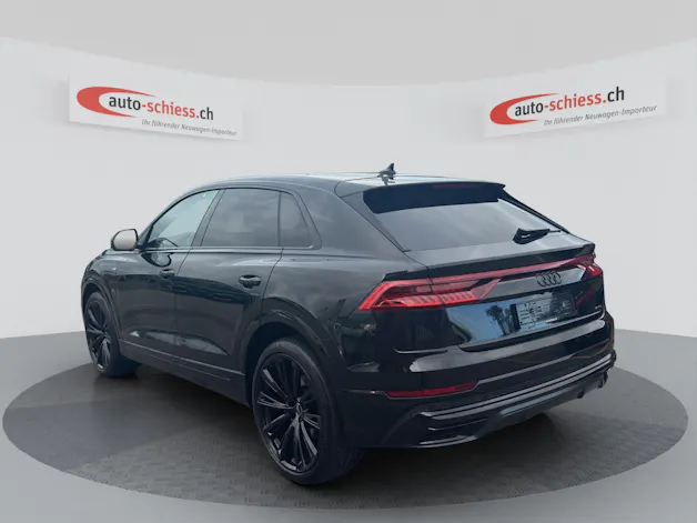 AUDI Q8 55 S-Line 3.0 TFSI quattro BLACK