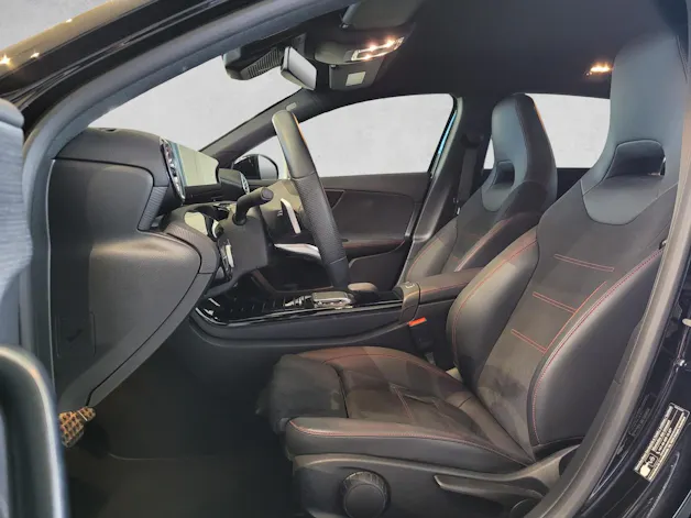 MERCEDES-BENZ A 180 AMG Line 7G-DCT