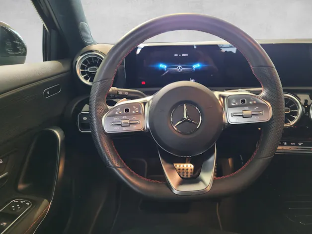 MERCEDES-BENZ A 180 AMG Line 7G-DCT