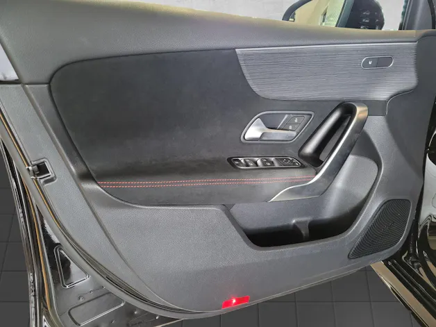 MERCEDES-BENZ A 180 AMG Line 7G-DCT