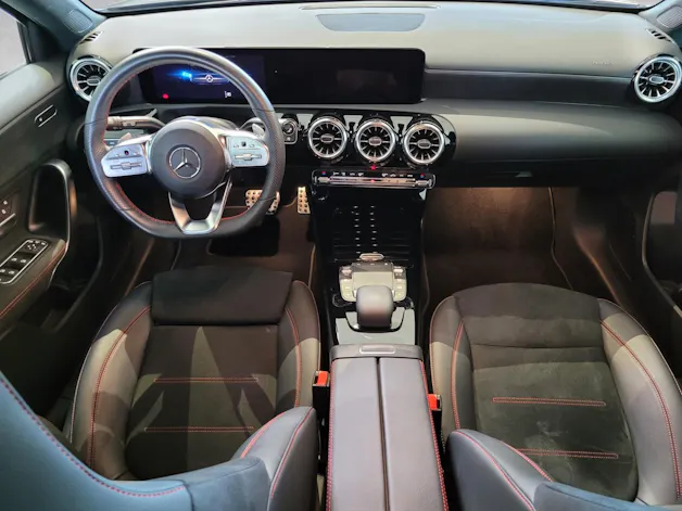 MERCEDES-BENZ A 180 AMG Line 7G-DCT