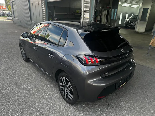 PEUGEOT 208 1.2 PureTech GT Line EAT8