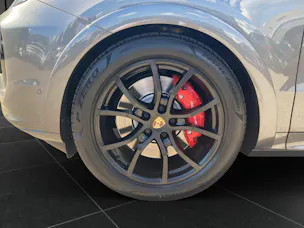 PORSCHE Cayenne GTS