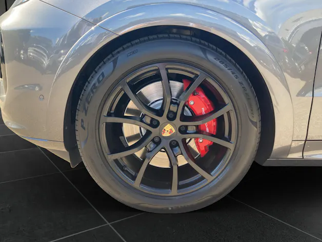 PORSCHE Cayenne GTS
