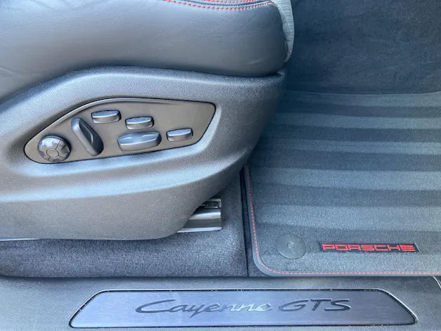 PORSCHE Cayenne GTS