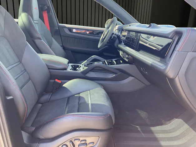 PORSCHE Cayenne GTS