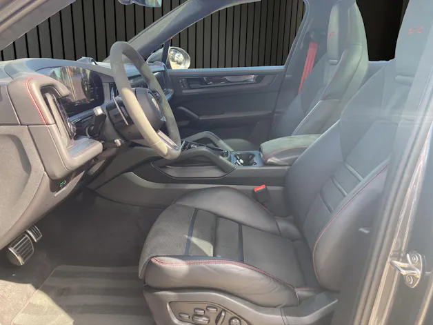 PORSCHE Cayenne GTS