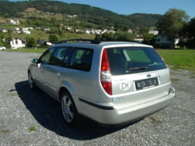 FORD Mondeo 2.0 TDDi 115 PS Ghia Kombi