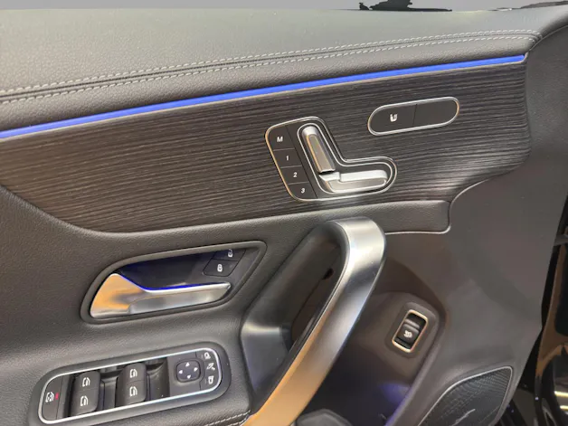 MERCEDES-BENZ CLA 35 4M - SB - AMG / DISTRONIC / 360 Grad Kamera / Panorama-Dach