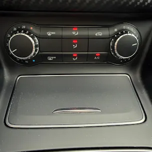 MERCEDES-BENZ A 250 AMG Line 7G-DCT *PANORAMA-DACH*