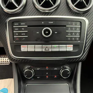 MERCEDES-BENZ A 250 AMG Line 7G-DCT *PANORAMA-DACH*