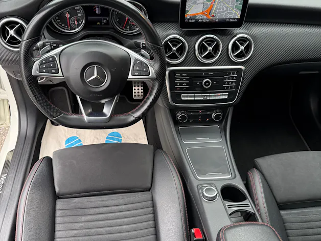 MERCEDES-BENZ A 250 AMG Line 7G-DCT *PANORAMA-DACH*