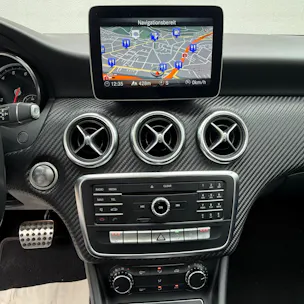 MERCEDES-BENZ A 250 AMG Line 7G-DCT *PANORAMA-DACH*