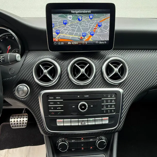 MERCEDES-BENZ A 250 AMG Line 7G-DCT *PANORAMA-DACH*