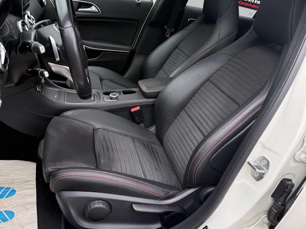 MERCEDES-BENZ A 250 AMG Line 7G-DCT *PANORAMA-DACH*
