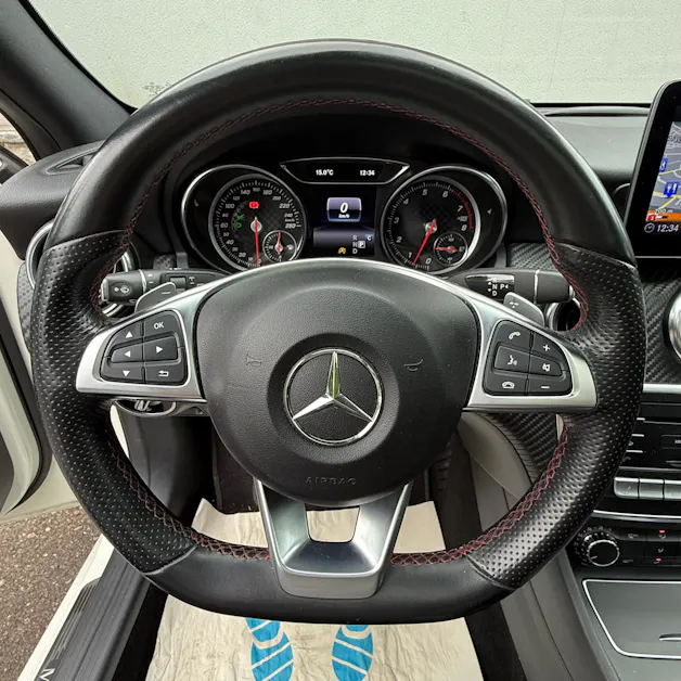 MERCEDES-BENZ A 250 AMG Line 7G-DCT *PANORAMA-DACH*