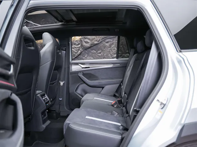 SKODA Kodiaq 2.0 TDI Sportline 4x4 *Panorama*Matrix LED*Anhängerkupplung*