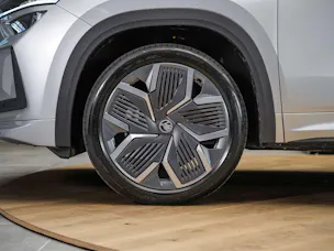 SKODA Kodiaq 2.0 TDI Sportline 4x4 *Panorama*Matrix LED*Anhängerkupplung*