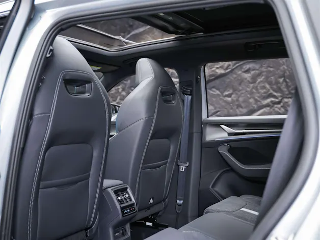 SKODA Kodiaq 2.0 TDI Sportline 4x4 *Panorama*Matrix LED*Anhängerkupplung*
