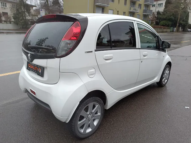 PEUGEOT iON