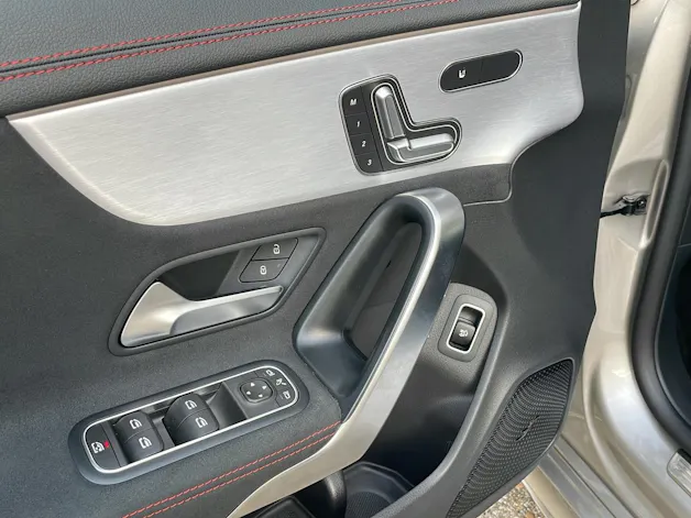 MERCEDES-BENZ CLA-Klasse X118 Shooting Brake CLA 200 AMG Line