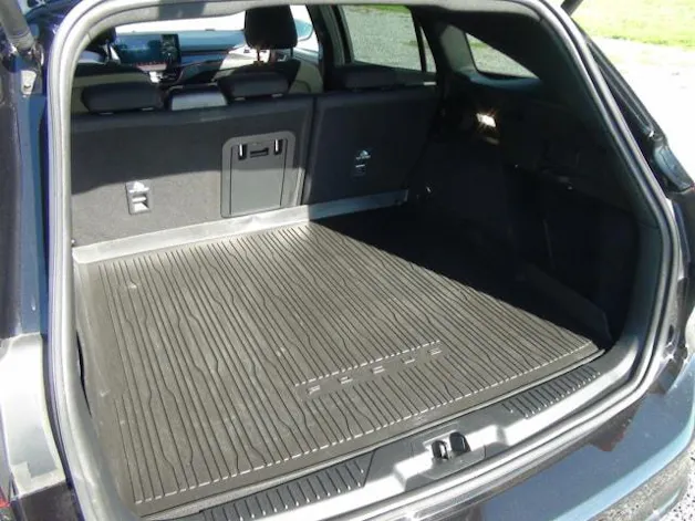 FORD Focus Station Wagon 1.0i EcoB Hybrid 155 ST-Line X